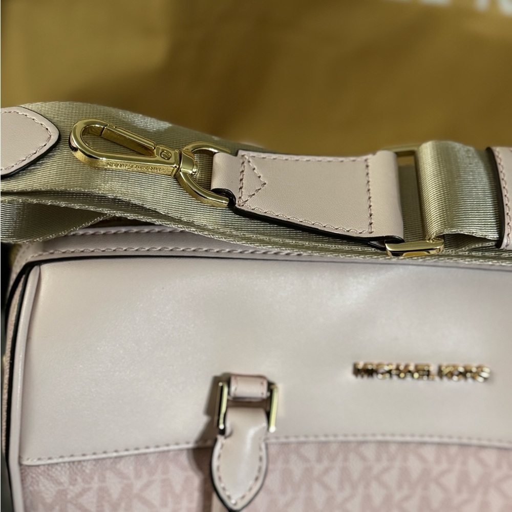 MICHAEL KORS- Medium Travel Duffle Weekender Luggage Bag Powder Blush - Picture 4 of 8